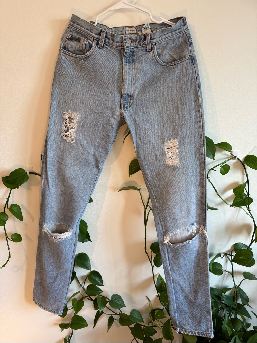 Calvin Klein Distressed Light Wash Jeans | 32